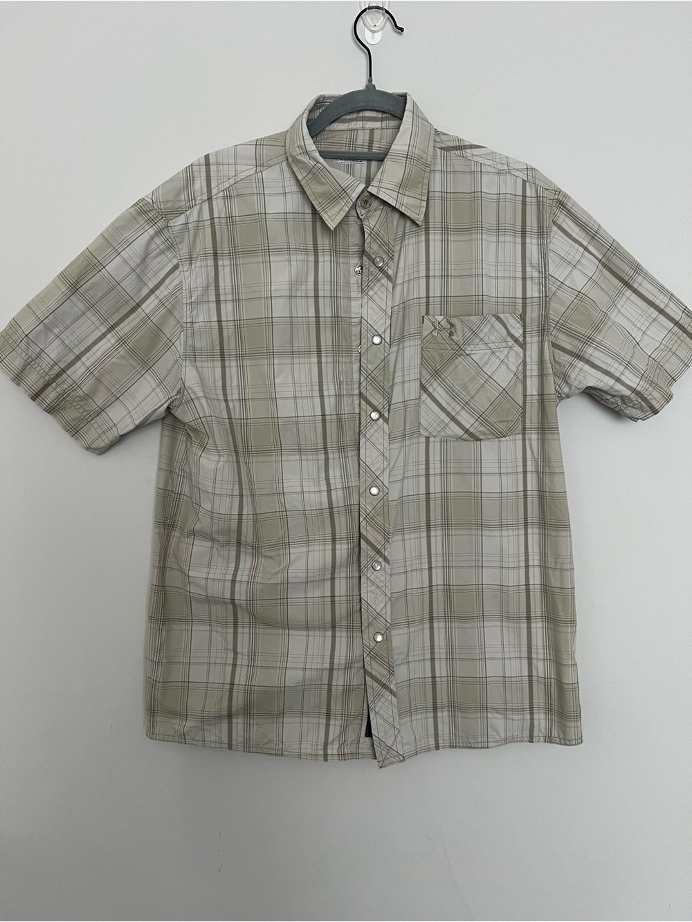 Under Armour Mens Short Sleeve Tan Plaid Lightweight Pearl Snap Shirt Medium